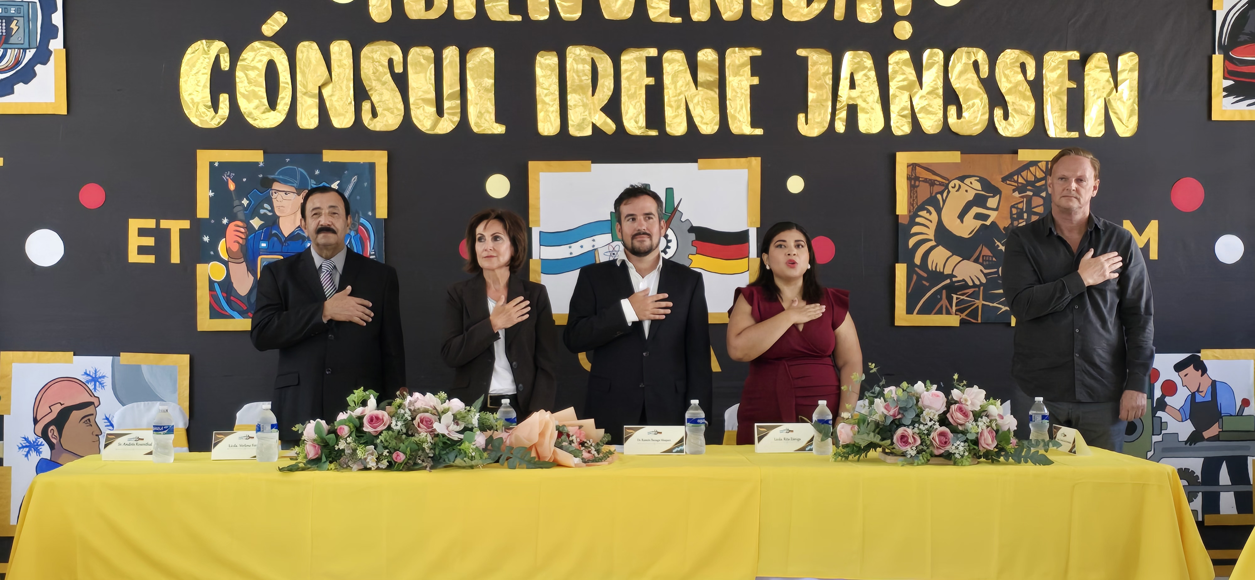 Autoridades del CTHA reciben a Irene Janssen en su visita al centro educativo